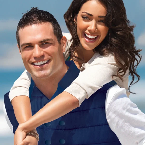 Ecooline Repower-Vital-Weste fit bleiben: Junges Paar, er mit Repower Vital Kühlweste